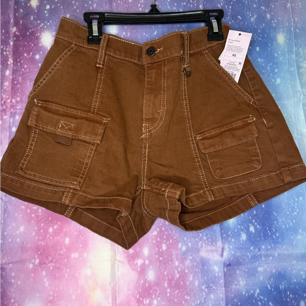 New Wild fable mid rise utility shorts 🛍
